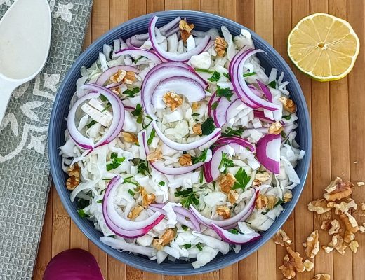 סלט כרוב ואגוזי מלך