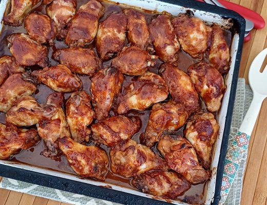 כנפיים מקורמלות בסגנון אסייאתי כמו במסעדות