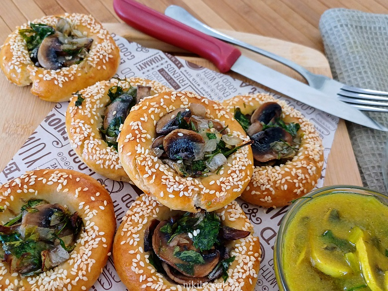 לחמניות ממולאות פטריות עם רוטב