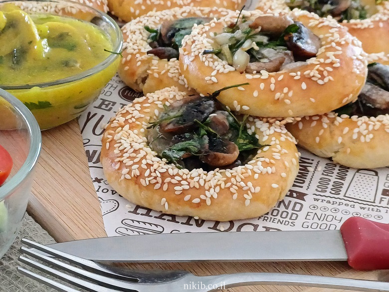 לחמניות ממולאות פטריות עם רוטב