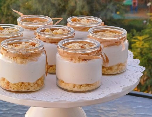 קינוח גבינה ופירורים