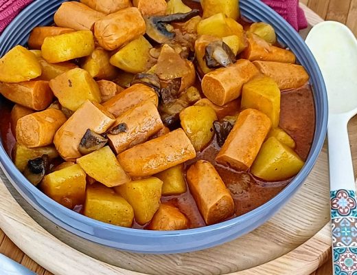 גולש נקניקיות ותפוחי אדמה