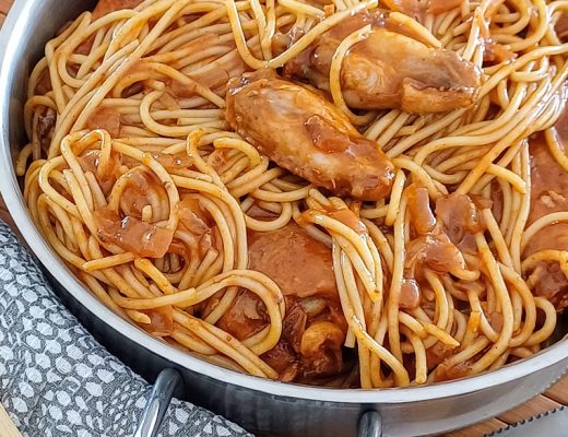 עוף וספגטי בסיר אחד