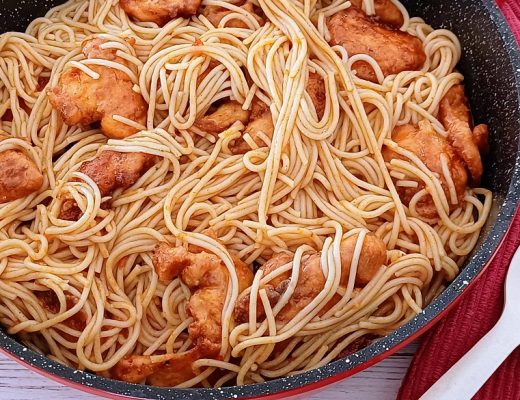 חזה עוף מוקפץ עם פסטה