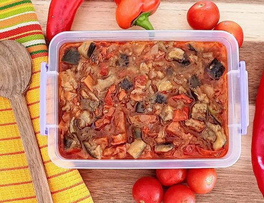 סלט חצילים ברוטב עגבניות