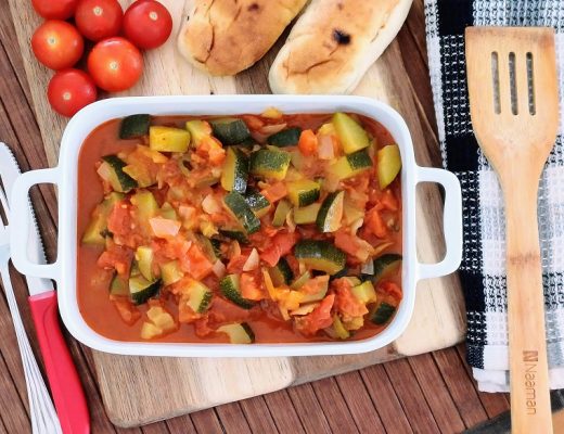 קישואים ברוטב אדום