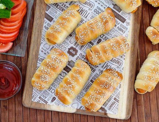 משה בתיבה - נקניקייה עטופה בבצק שמרים