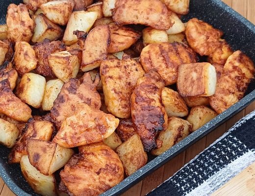 נתחי חזה עוף עם תפוחי אדמה