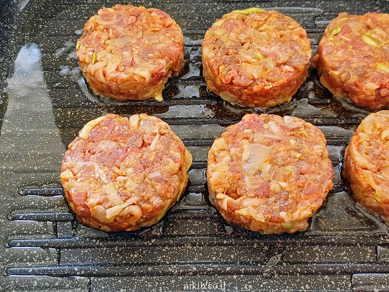 קציצות בשר רכות ואווריריות - מושלמות לילדים