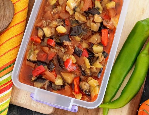 סלט חצילים פיקנטי שמככב בכל ארוחה