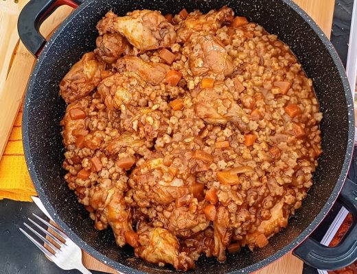 עוף עם פתיתים בסיר אחד