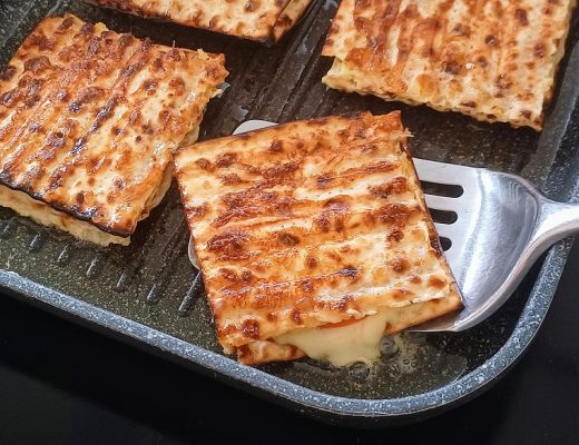 טוסט גבינה צהובה לפסח