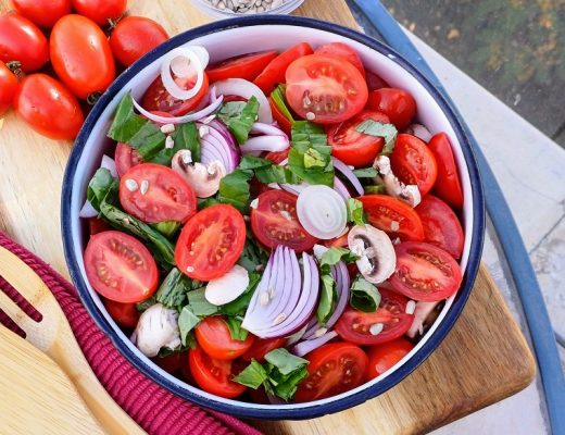 סלט עגבניות שרי ובזיליקום ב 10 דקות הכנה