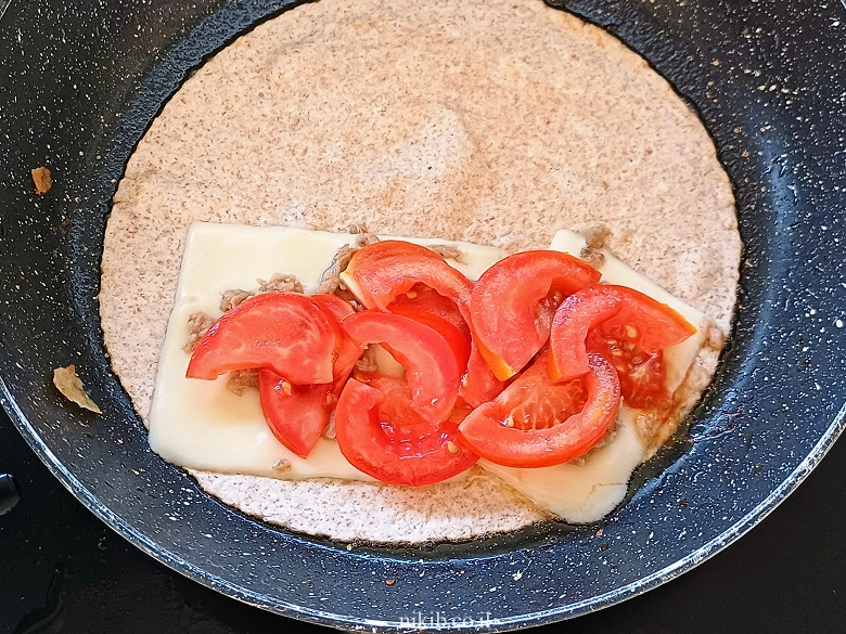 קסדייה טונה וגבינה צהובה קסדייה טונה וגבינה צהובה