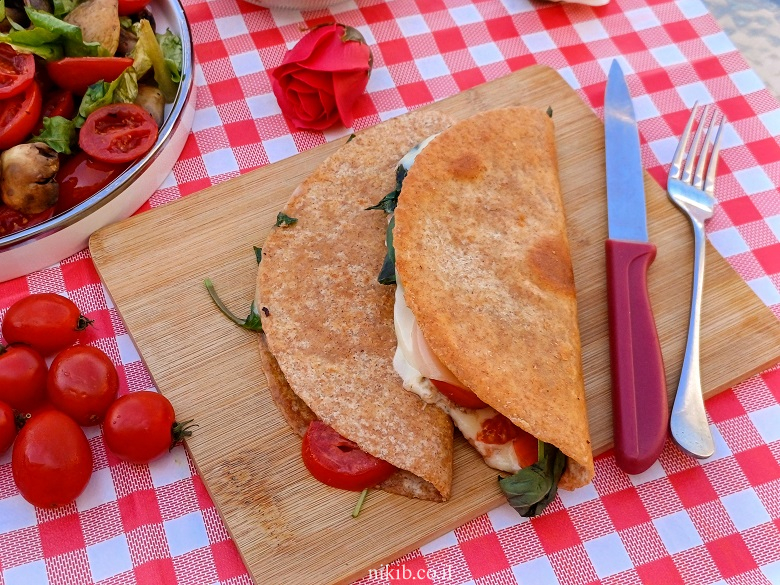 קסדייה טונה וגבינה צהובה