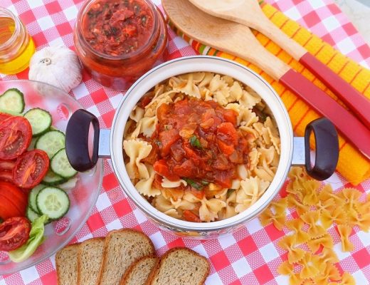 רוטב עגבניות ובזיליקום לספגטי