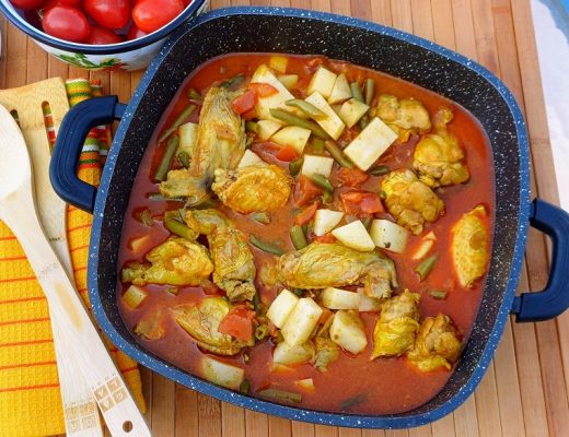 עוף עם ירקות בסיר