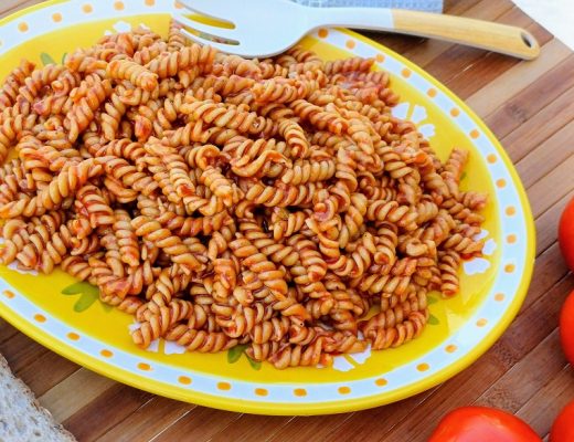 פסטה אדומה בסיר אחד