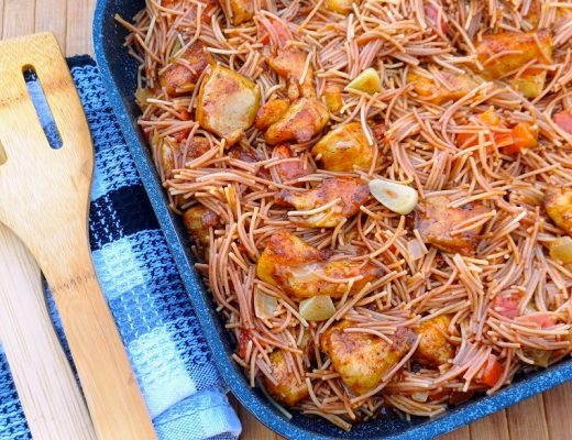 חזה עוף עם אטריות