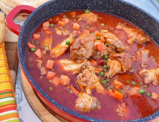 עוף עם אפונה וגזר