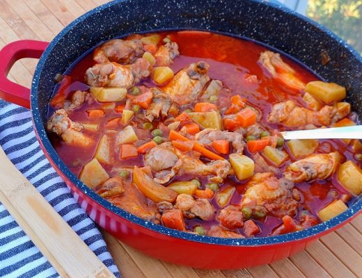 עוף עם תפוחי אדמה בסיר הכי טעים שיש