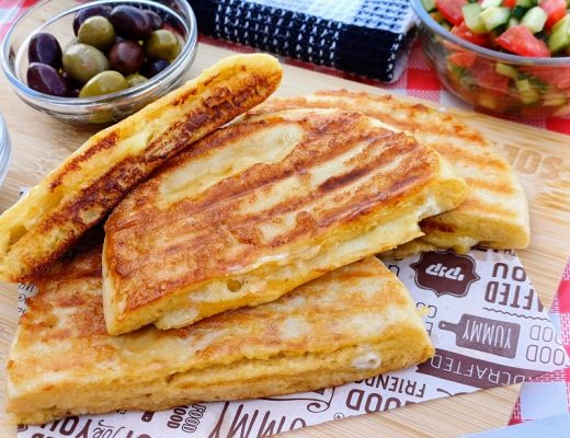 טוסט גבינה צהובה במחבת