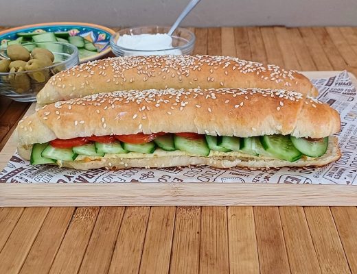 כריך עם חביתה וירקות