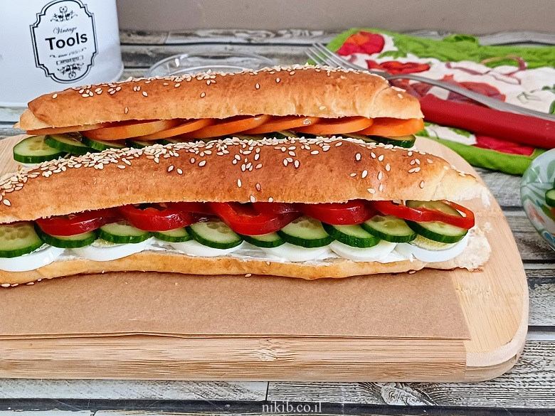 לחמניות בית ספר עם גבינת שמנת, ביצה וירקות