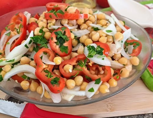 סלט גרגרי חומוס מבושל