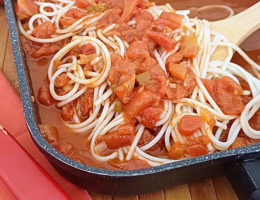 ספגטי ברוטב עגבניות קל הכנה