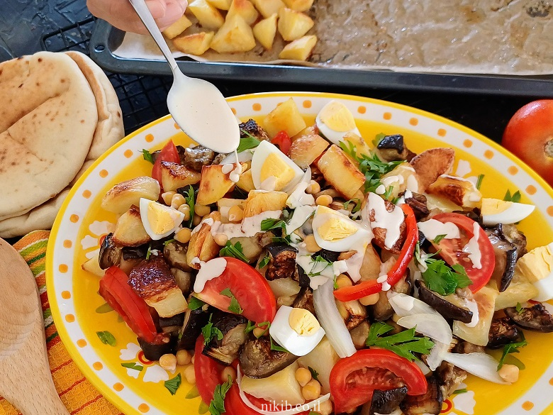 חצילים ותפוחי אדמה בתנור – תוספת קלה וטעימה במיוחד חצילים ותפוחי אדמה בתנור – תוספת קלה וטעימה במיוחד