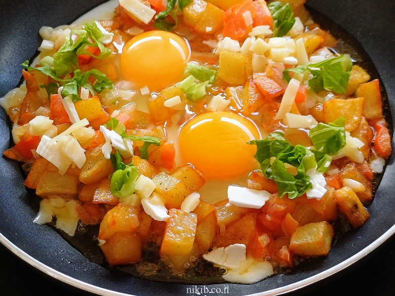 ככה צריך לאכול ביצת עין אמאל'ה כמה טעים! ככה צריך לאכול ביצת עין אמאל'ה כמה טעים!