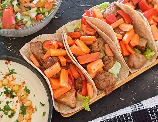 טורטייה ממולאת חזה עוף וירקות מוקפצים