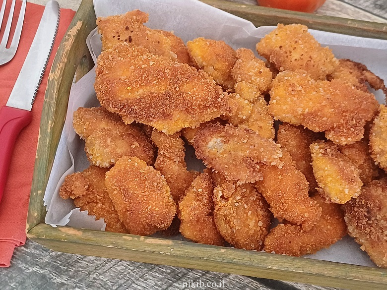 צ'יקן נאגטס כמו מקדונלד'ס - נגיסי עוף עסיסיים ורכים