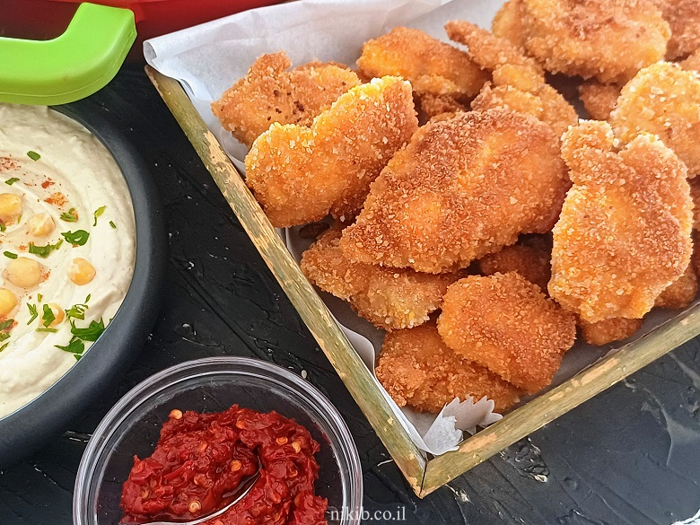 צ'יקן נאגטס כמו מקדונלד'ס - נגיסי עוף עסיסיים ורכים 