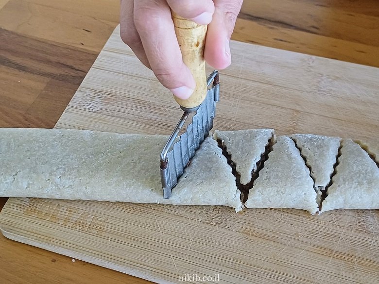 מגולגלות תמרים מבצק פריך