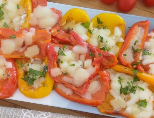 הנשנוש הכי שווה בעולם - פלפל קלוי עם גבינה