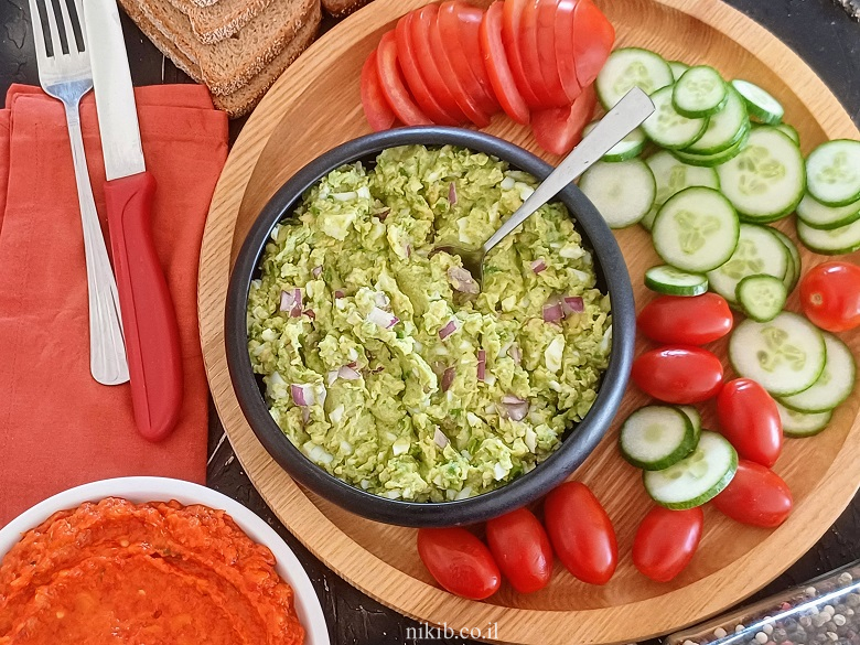 סלט אבוקדו וביצים קשות סלט אבוקדו וביצים קשות