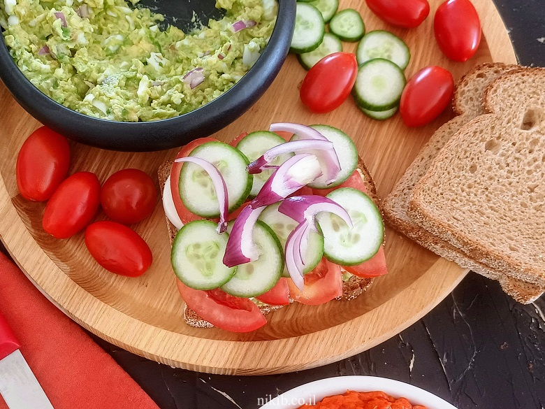 סלט אבוקדו וביצים קשות סלט אבוקדו וביצים קשות