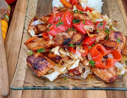 נתחי חזה עוף מוקפצים עם ירקות