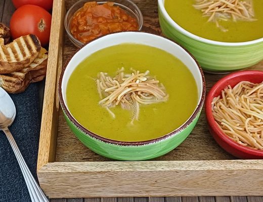 מרק אפונה ואטריות