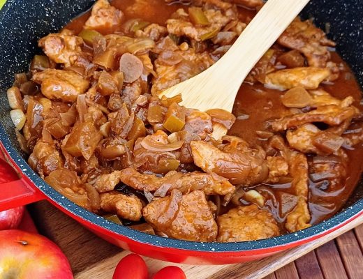 חזה עוף ברוטב תפוחים וסילאן