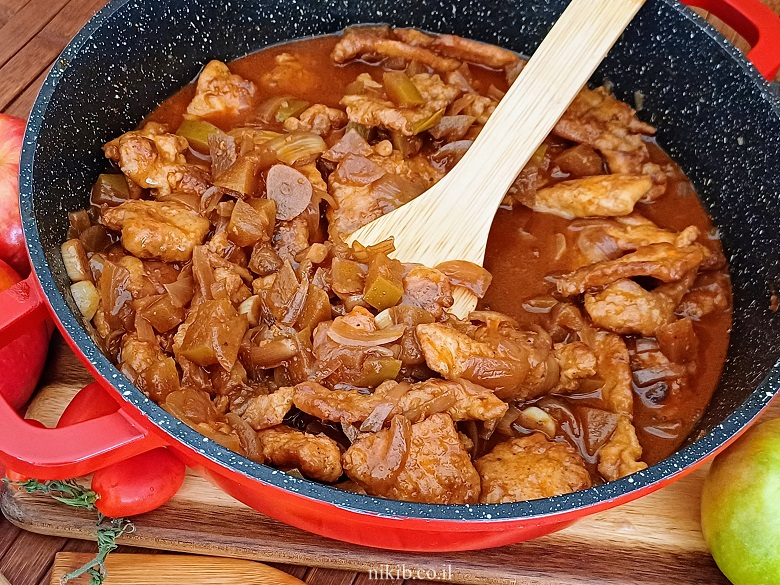 חזה עוף ברוטב תפוחים וסילאן