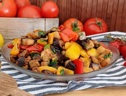 סלט חצילים ופלפלים בתנור