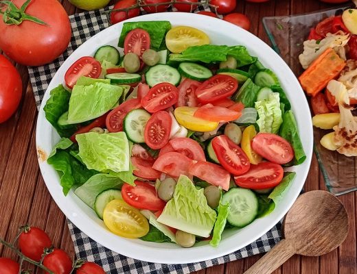 סלט חסה ועגבניות שרי פשוט