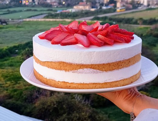 עוגת תותים וקצפת