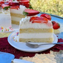 מתכון לעוגת תותים וקצפת