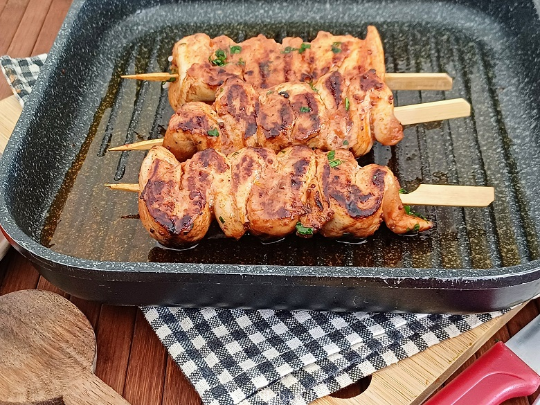 רול חסה חזה עוף רול חסה חזה עוף