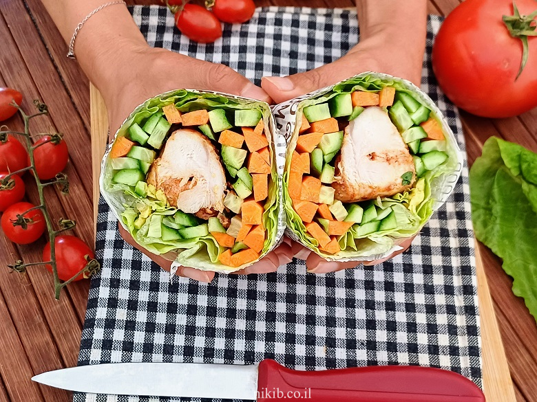 רול חסה חזה עוף רול חסה חזה עוף