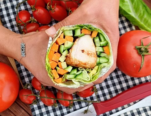 רול חסה חזה עוף